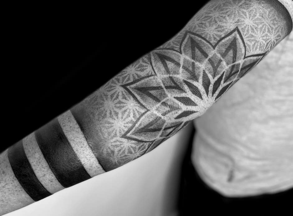 B/N Tattoo | The Wall Tattoo